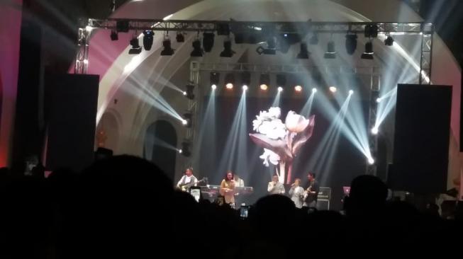 Konser Rossa di The Pallas, SCBD, Jakarta Selatan, Kamis (14/2/2019). [Sumarni/Suara.com]