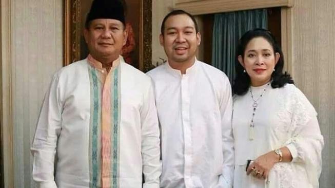 Prabowo Subianto besama mantan istri, Titiek Soeharto serta putra mereka, Didit Prabowo. (Instagram @titiksoeharto)
