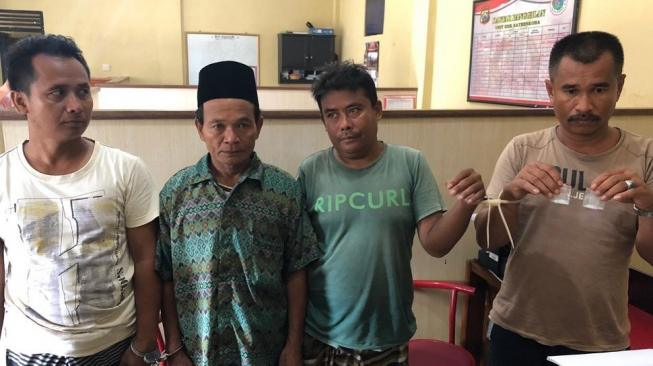 Asik Pesta Sabu, Kepala Dusun Berusia Senja dan 3 Warganya Dibekuk Polisi