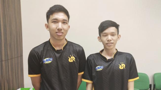 Dua pentolan tim eSports RRQ, William Liam Setiawan (kanan) dan Muhammad Ikhsan Lemon berbicara soal game Mobile Legends di Jakarta, Senin (18/2/2019). [Suara.com/Tivan Rahmat]