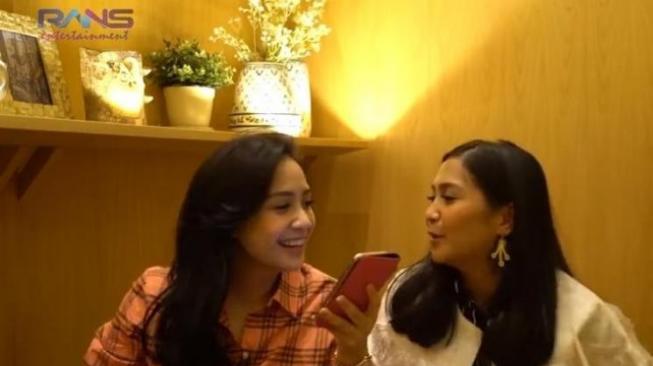 Nagita Slavina dan Caca Tengker. (YouTube/Rans Entertainment)