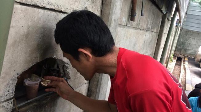 FACE of JAKARTA: Warteg Drive Thru, Siasat Buruh Kencangkan Ikat Pinggang