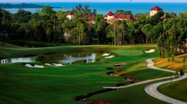 Ini Tempat Bersantai Sambil Coba Main Golf ala Tiger Woods