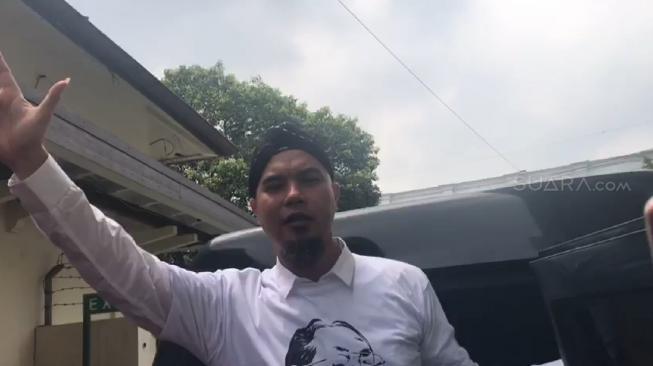 Ahmad Dhani Teriak-teriak saat Ingin Sidang: Merdeka, Merdeka, Merdeka!