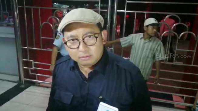 Fadli Zon Mendadak Temui Ahmad Dhani di Penjara Malam-malam