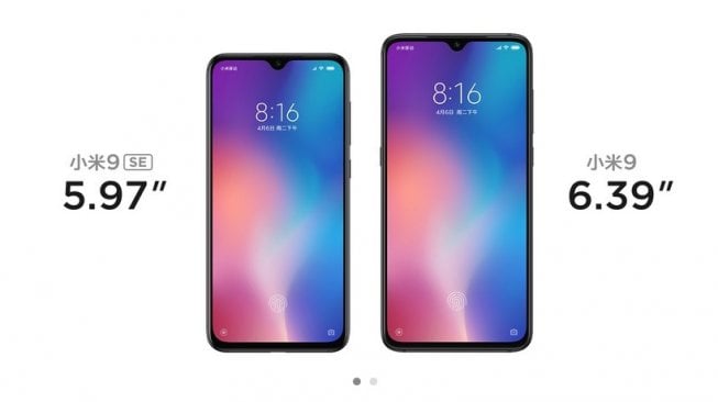 Perbandingan ukuran layar Xiaomi Mi 9 SE dan Xiaomi Mi 9 yang diluncurkan di Beijing, China, Rabu (20/2/2019). [Xiaomi/mi.com]