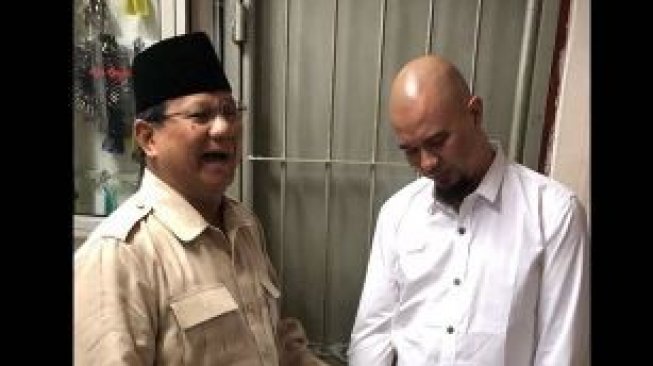 Senyum Ahmad Dhani bersama Prabowo yang diunggah El Rumi. [instagram/elelrumi]