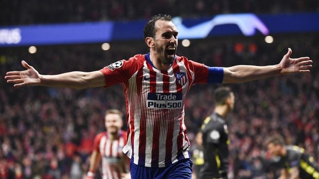 Bek Atletico Madrid, Diego Godin merayakan golnya setelah setelah mencetak gol kedua timnya pada pertandingan leg pertama babak 16 besar Liga Champions antara Atletico Madrid melawan Juventus di Stadion Wanda Metropolitan, Madrid, Spanyol, Kamis (21/2) dini hari WIB. [PIERRE-PHILIPPE MARCOU / AFP]