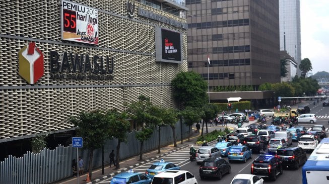 Papan hitung mundur elektronik Pemilu 2019 di kantor Bawaslu, Jakarta, Kamis (21/2). [ANTARA FOTO/Akbar Nugroho Gumay]