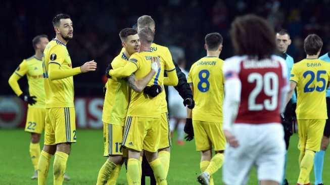 Pemain Bate Borisov rayakan gol ke gawang Arsenal dalam laga leg pertama babak 32 besar Liga Europa yang berlangsung di Belarusia [AFP]