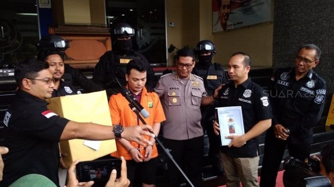 Polisi Limpahkan Berkas Pelaku Pembunuhan Satu Keluarga ke Kejari Bekasi