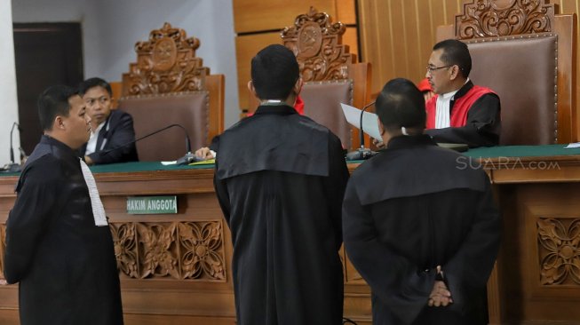 Suasana sidang vonis terdakwa Narkoba jenis kokain Richard Muljadi di Pengadilan Negeri Jakarta, Kamis (21/2).[Suara.com/Muhaimin A Untung]