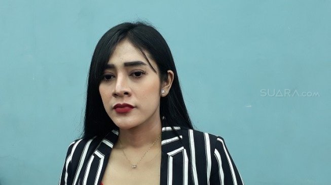Vernita Syabilla saat ditemui di Jalan Kapten P. Tendean, Mampang Prapatan, Jakarta Selatan, Kamis (21/2/2019). [Wahyu Tri Laksono/Suara.com]