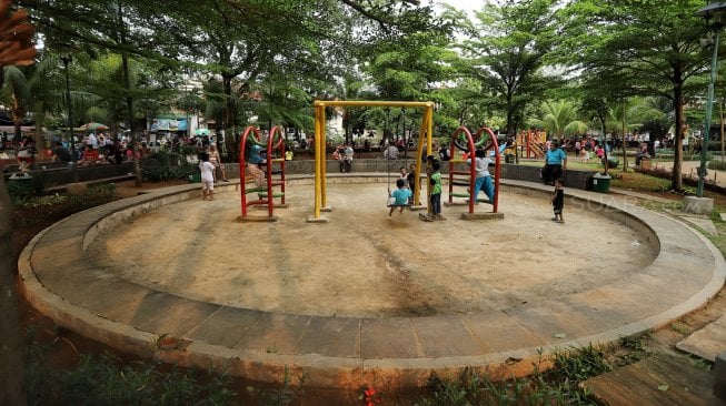 Suasana di Taman Mahoni, Jakarta, Jumat (22/2). [Suara.com/Muhaimin A Untung]