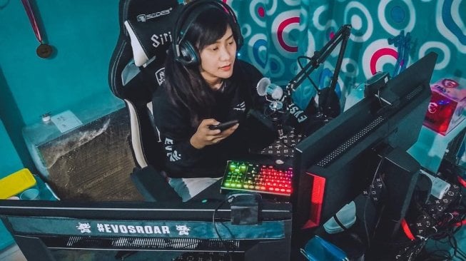 Cantik dan Berprestasi, Atlet eSports Ini Masih Punya Bakat Terpendam