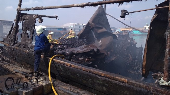 Kebakaran di Muara Baru, Petugas Sisir Titik Api Tersembunyi