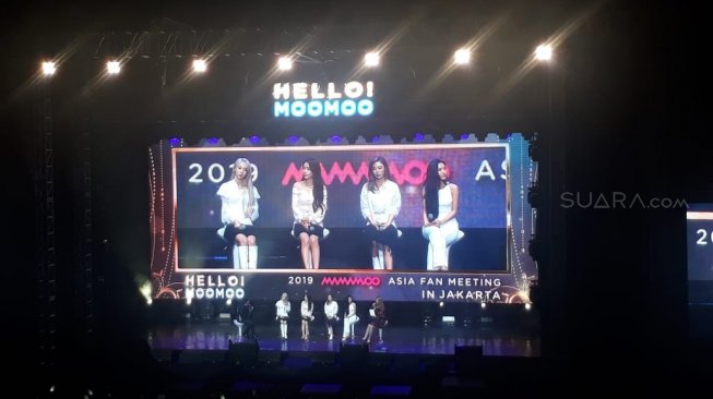 Fan meeting Mamamoo di Tennis Indoor Senayan, Jakarta Pusat, Sabtu (23/2/2019). [Sumarni/Suara.com]