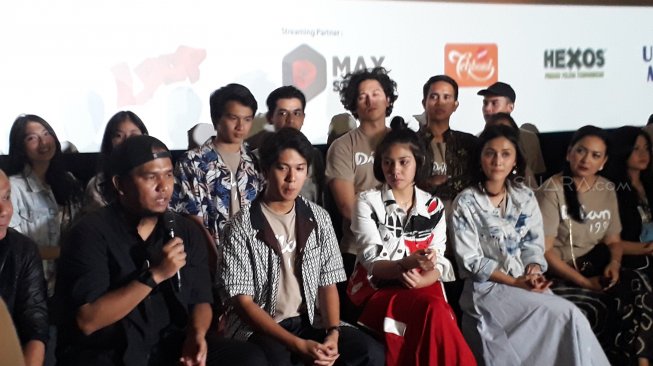 Jumpa pers gala premiere film Dilan 1991 di Cihampelas Walk, Jawa Barat, Minggu (24/2/2019). [Wahyu Tri Laksono/Suara.com]