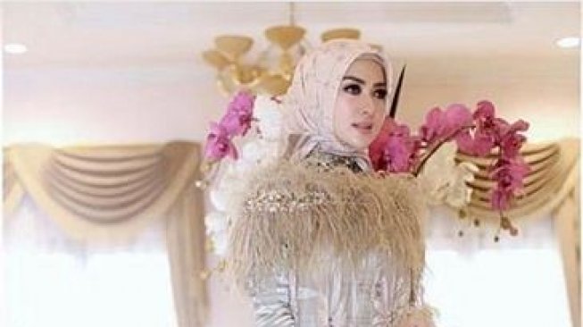 Lewat Ucapan Ini, Hengki Kawilarang Diduga Rancang Baju Nikah Syahrini