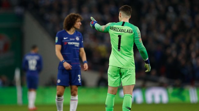 Kiper Chelsea, Kepa Arrizabalaga, menolak diganti saat melawan Manchester City pada final Piala Liga Inggris di Stadion Wembley, London, Inggris, Minggu (24/2). [Adrian DENNIS / AFP]