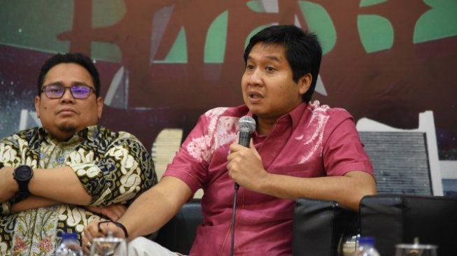 Anggota Komisi XI DPR RI Maruarar Sirait (kanan). (Dok: DPR)