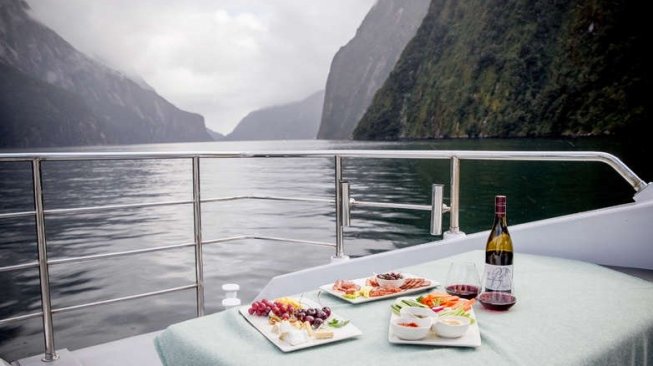 Kapal Pesiar Fiordland Jewel di Selandia Baru. (Tourism New Zealand)