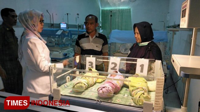 Usia 41 Tahun Melahirkan Bayi Kembar Tiga