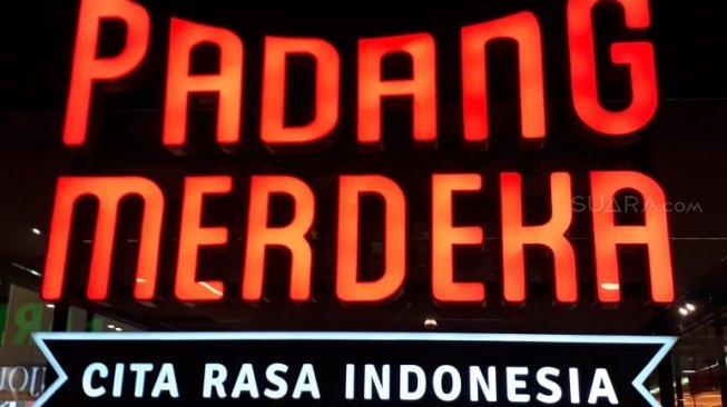 Restoran Padang Merdeka. (Suara.com/Risna Halidi)