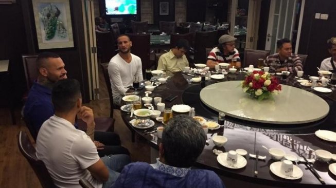 Dua Pemain Asing Diajak Makan Malam CEO PSS Sleman, Ini Isi Obrolan Mereka