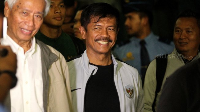 Suasana penyambutan Timnas U-22 di saat tiba di Bandara Soekarno Hatta, Tangerang, Rabu (27/2).  [Suara.com/Arief Hermawan P]