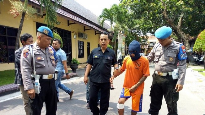 Pemuda Bertato Malaikat  Bersayap  Tewas Digorok Polisi 