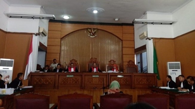 Suasana sidang perdana Ratna Sarumapaet di PN Jakarta Selatan, Kamis (28/2/2019). (Suara.com/Arga)