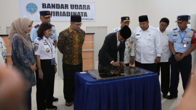 Bandar Udara Wiriadinata, Tasikmalaya, Jawa Barat dinyatakan siap melayani penambahan penerbangan pasca diresmikan oleh Presiden RI, Joko Widodo, di Tasikmalaya, Rabu (27/2/2018). (Dok: Kemenhub)
