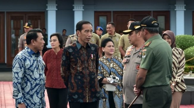 Jokowi ke Gorontalo Bagikan Kartu Indonesia Pintar dan Tinjau Panen Jagung