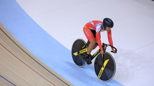 Pebalap sepeda putri Indonesia, Crismonita Dwi Putri menjadi wakil semata wayang Indonesia di UCI World Track Championship 2019. [Dok. PB ISSI]