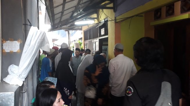 Suasana rumah duka Nur Tompel di di Jalan Anyer X RT 12, RW 02 Kelurahan Menteng, Jakarta Pusat, Sabtu (2/3/2019). [Wahyu Tri Laksono/Suara.com]