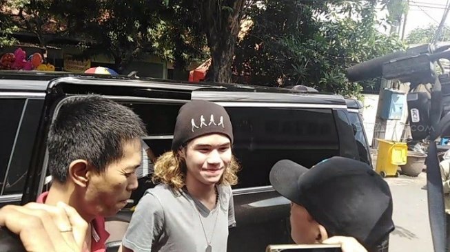 Besuk Ahmad Dhani di Rutan Medaeng, Dul: Kami Bawa Cinta