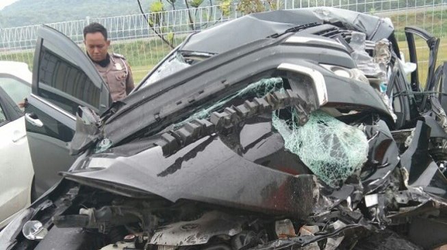 Bupati Demak Kecelakaan, Mobil Ringsek, Ajudan Tewas