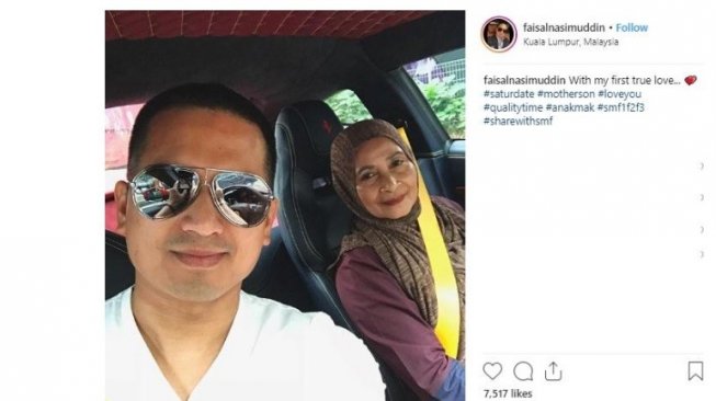 Faisal Nasimuddin dalam sebuah Ferrari bersama cinta pertamanya, Sang Ibu [Instagram: @faisalnasimuddin].