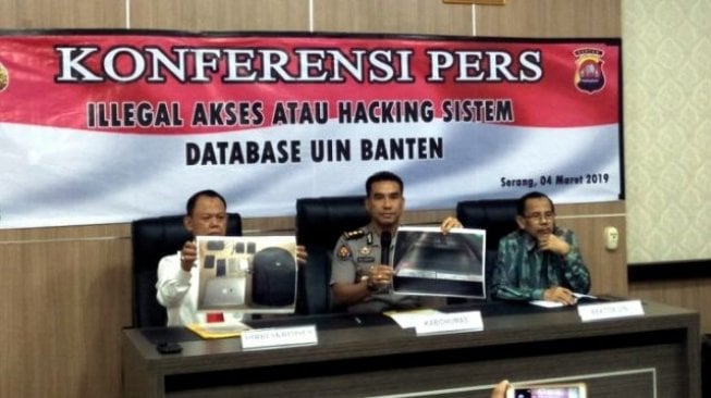 Kesal Gajinya Kecil, Dosen Retas Situs hingga Pelayanan Kampus Lumpuh