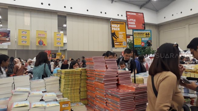 Bazar Buku Big Bad Wolf di ICE BSD, Tangerang Selatan, Minggu (3/3/2019). [Suara.com/Dindaa Rachmawati]