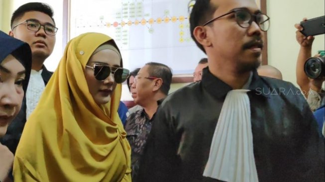 Hadiri Sidang Ahmad Dhani, Mulan Jameela Pilih Tunggu di Ruang Jaksa