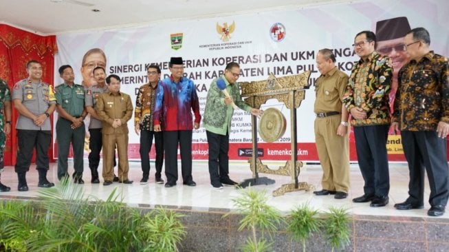 Program Sinergi Kemenkop dan UKM dengan Pemerintah Daerah Kabupaten Lima Puluh Kota, dalam rangka pemberdayaan KUKM di Payakumbuh, Sumatera Barat, Senin (4/3/2019). (Dok: Kemenkop dan UKM)