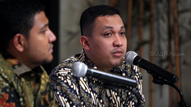 Survei elektablitas calon presiden dan wakil presiden hasil Lingkaran Survei Indonesia (LSI) Denny JA menyatakan Jokowi - Maruf Amin masih unggul 20 persen.(Suara.com/Arief Hermawan P)