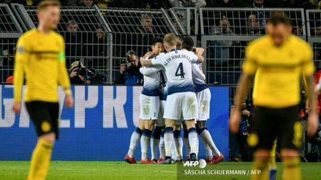 Pemain Totenham Hotspur merayakan gol kemenangan 1-0 atas Dortmund di leg 2 Liga Champions. (AFP)