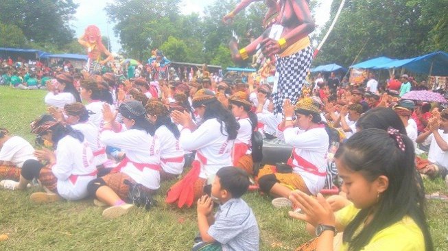 Puluhan Ogoh-ogoh Warnai Ritual Tawur Kasanga di Blitar