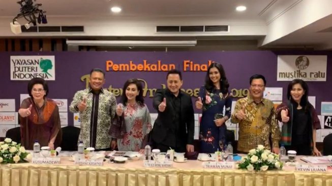 Ketua DPR, Bambang Soesatyo saat menjadi  juri babak penyisihan finalis Puteri Indonesia 2019, di Jakarta, Selasa (5/3/2019). (Dok : DPR). 