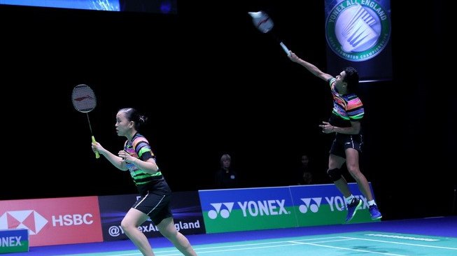 Pasangan ganda campuran Indonesia, Tontowi Ahmad/Winny Oktavina Kandow, melaju ke babak kedua All England 2019 usai mengalahkan rekan senegaranya, Alfian Eko Prasetya/Marsheilla Gischa Islami, Rabu (6/3/2019). [Humas PBSI]