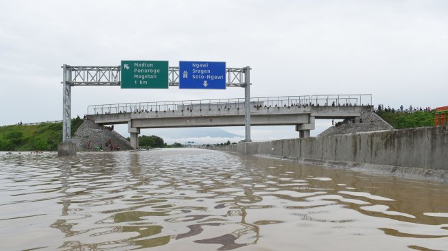 Trans Jawa Banjir, Kubu Prabowo: Tol Laut Jokowi Akhirnya Terwujud