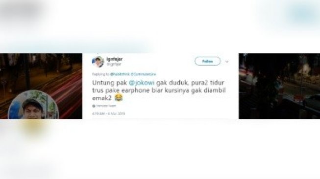 Jokowi naik KRL. [Twitter]